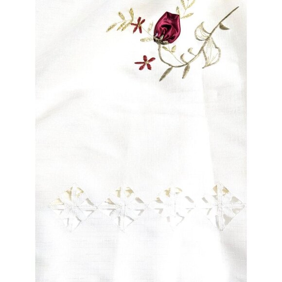 Vintage Tablecloth Ivory Cutwork Embroidery Square 3D Roses Metallic Thread - Picture 4 of 4